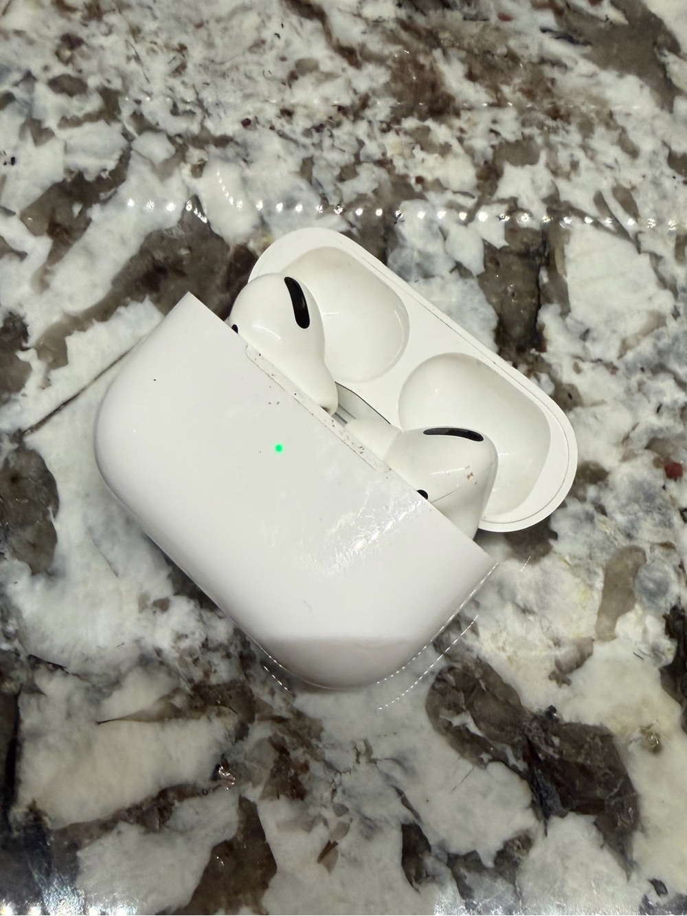 Apple AirPods Pro with Wireless Charging Case - White